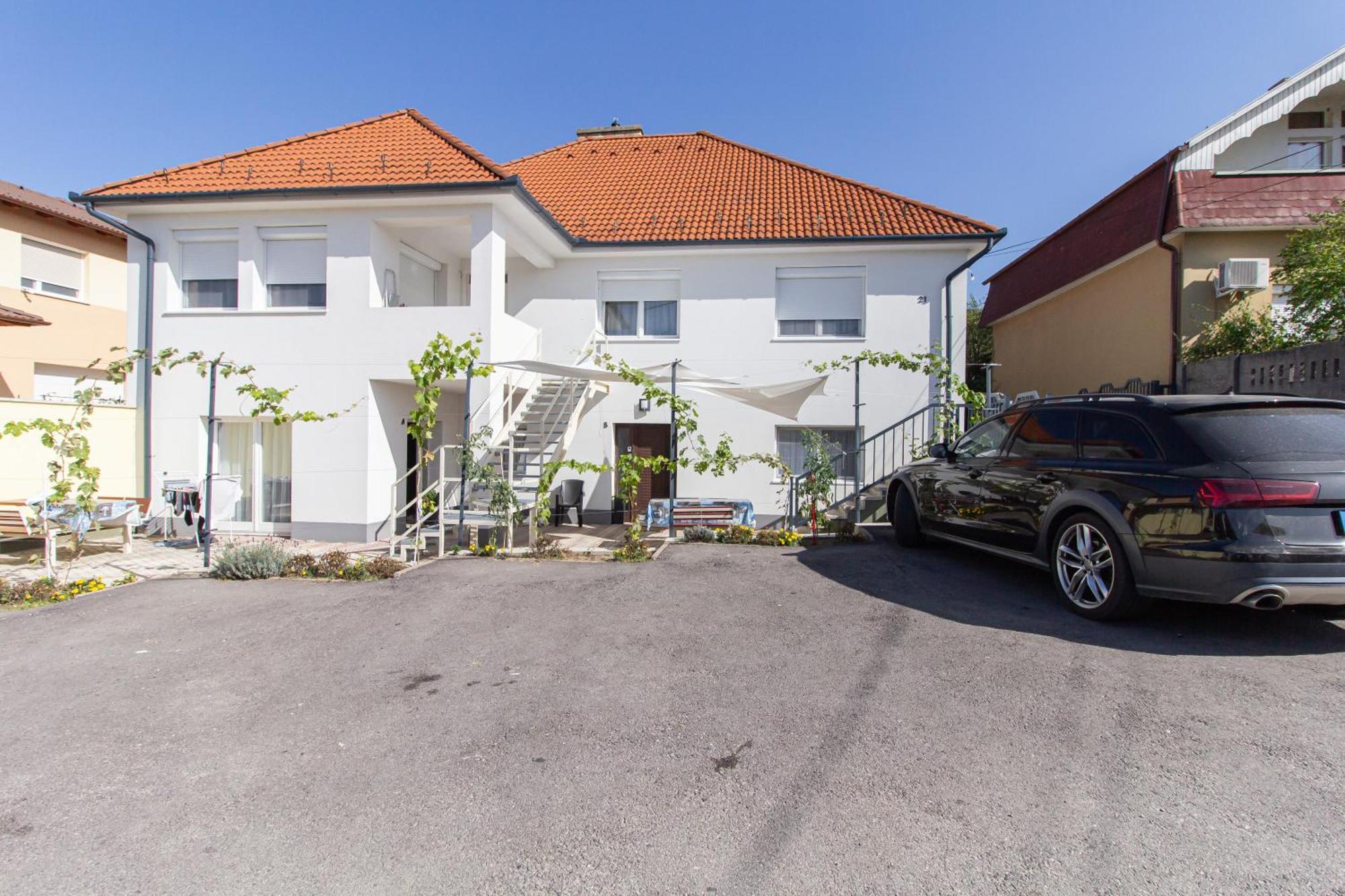 Ferienwohnung Deli Terasz B Apartman Free Parking, Self-Check-In Anytime Győr Exterior foto